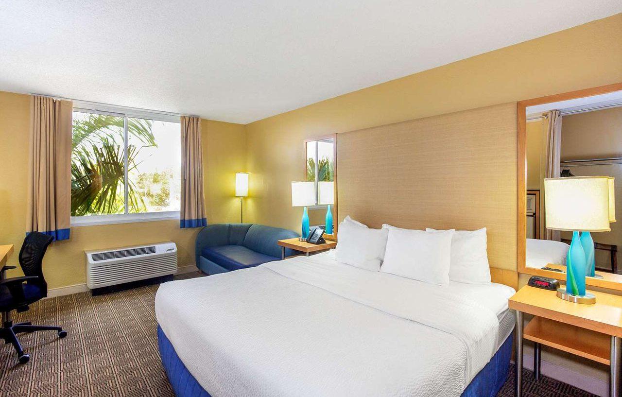 Hotel La Quinta By Wyndham Sarasota Downtown Exterior foto